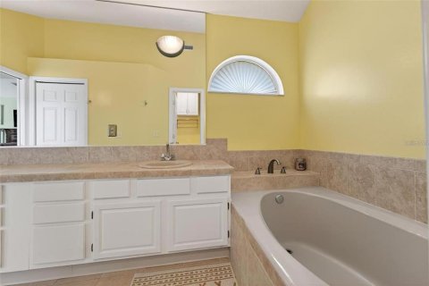 House in Orlando, Florida 4 bedrooms, 198.63 sq.m. № 1793293 - photo 9