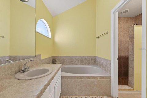 House in Orlando, Florida 4 bedrooms, 198.63 sq.m. № 1793293 - photo 8