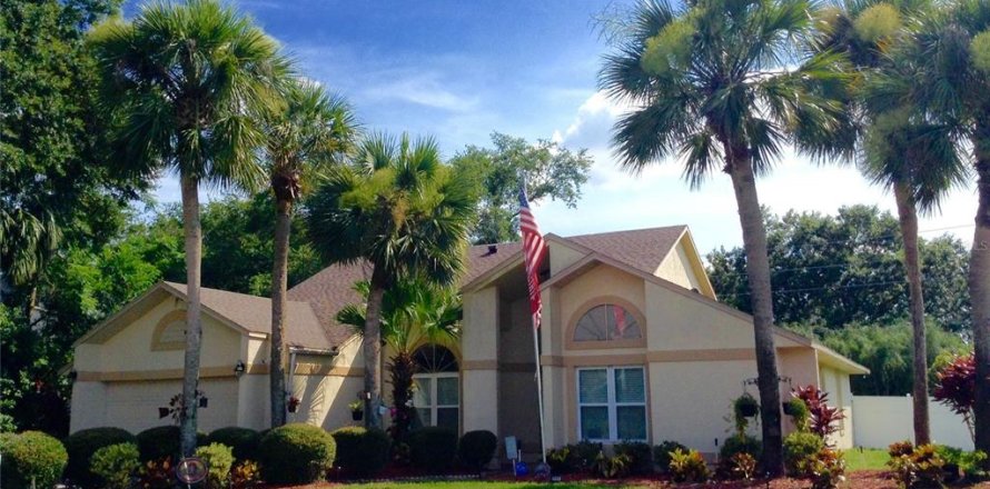 House in Orlando, Florida 4 bedrooms, 198.63 sq.m. № 1793293