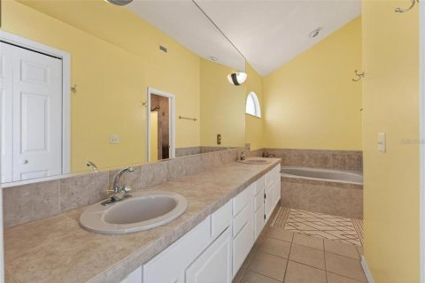House in Orlando, Florida 4 bedrooms, 198.63 sq.m. № 1793293 - photo 7