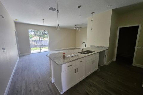 House in Hudson, Florida 3 bedrooms, 128.86 sq.m. № 2099958 - photo 6