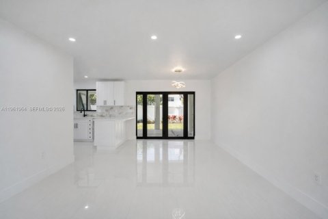 Adosado en venta en Miami, Florida, 4 dormitorios, 178.37 m2 № 2025559 - foto 10