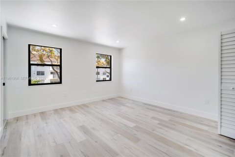Adosado en venta en Miami, Florida, 4 dormitorios, 178.37 m2 № 2025559 - foto 24