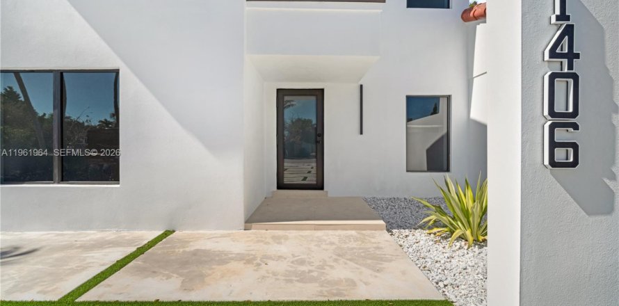 Adosado en Miami, Florida 4 dormitorios, 178.37 m2 № 2025559