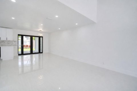 Adosado en venta en Miami, Florida, 4 dormitorios, 178.37 m2 № 2025559 - foto 6