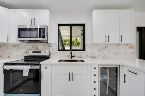 Adosado en venta en Miami, Florida, 4 dormitorios, 178.37 m2 № 2025559 - foto 12