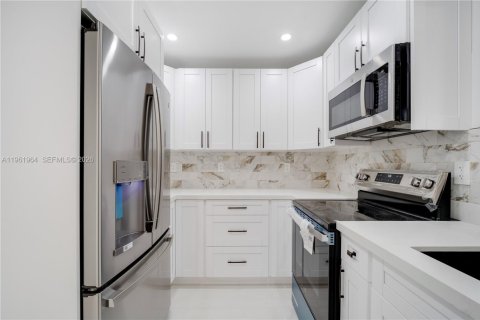 Adosado en venta en Miami, Florida, 4 dormitorios, 178.37 m2 № 2025559 - foto 13