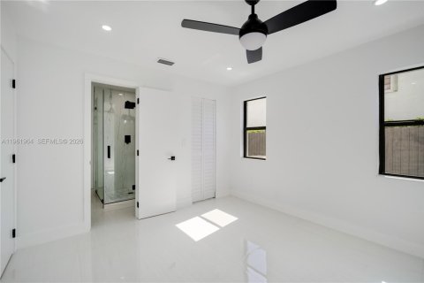 Adosado en venta en Miami, Florida, 4 dormitorios, 178.37 m2 № 2025559 - foto 16