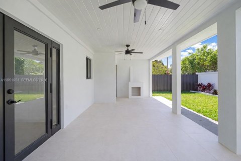 Adosado en venta en Miami, Florida, 4 dormitorios, 178.37 m2 № 2025559 - foto 28