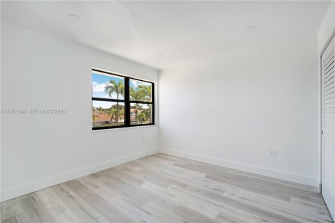 Adosado en venta en Miami, Florida, 4 dormitorios, 178.37 m2 № 2025559 - foto 20