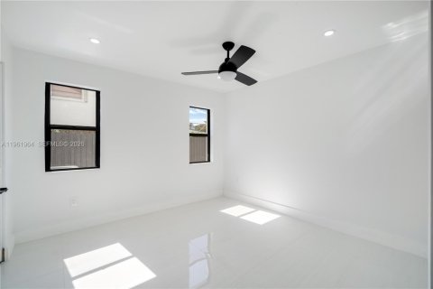 Adosado en venta en Miami, Florida, 4 dormitorios, 178.37 m2 № 2025559 - foto 15