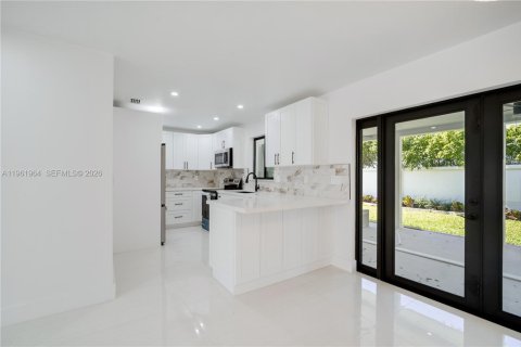 Adosado en venta en Miami, Florida, 4 dormitorios, 178.37 m2 № 2025559 - foto 11