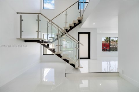 Adosado en venta en Miami, Florida, 4 dormitorios, 178.37 m2 № 2025559 - foto 2