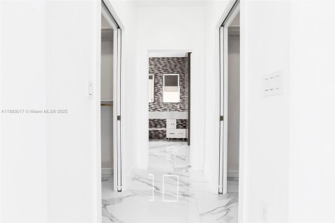Villa ou maison à louer à Miami, Floride: 4 chambres, 250.46 m2 № 1946739 - photo 19