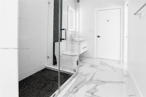 Villa ou maison à louer à Miami, Floride: 4 chambres, 250.46 m2 № 1946739 - photo 13