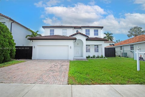 Villa ou maison à louer à Miami, Floride: 4 chambres, 250.46 m2 № 1946739 - photo 1