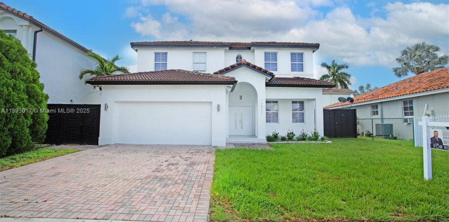 Villa ou maison à Miami, Floride 4 chambres, 250.46 m2 № 1946739