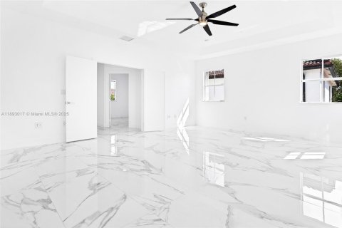 Villa ou maison à louer à Miami, Floride: 4 chambres, 250.46 m2 № 1946739 - photo 16