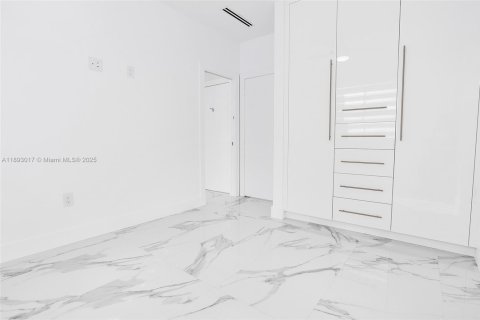 Villa ou maison à louer à Miami, Floride: 4 chambres, 250.46 m2 № 1946739 - photo 11