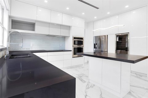 Villa ou maison à louer à Miami, Floride: 4 chambres, 250.46 m2 № 1946739 - photo 7