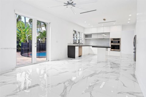 Villa ou maison à louer à Miami, Floride: 4 chambres, 250.46 m2 № 1946739 - photo 9