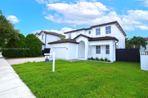 Villa ou maison à louer à Miami, Floride: 4 chambres, 250.46 m2 № 1946739 - photo 2