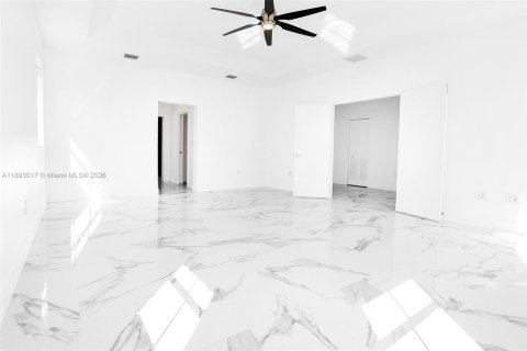 Villa ou maison à louer à Miami, Floride: 4 chambres, 250.46 m2 № 1946739 - photo 18