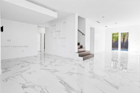 Villa ou maison à louer à Miami, Floride: 4 chambres, 250.46 m2 № 1946739 - photo 4