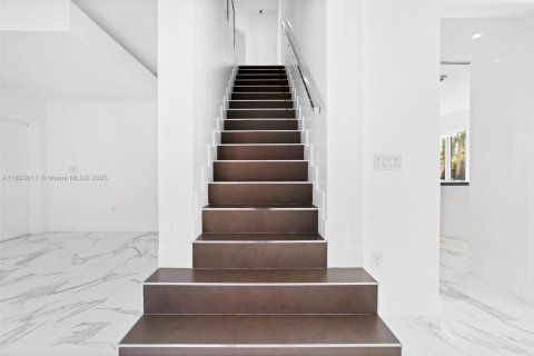 Villa ou maison à louer à Miami, Floride: 4 chambres, 250.46 m2 № 1946739 - photo 14