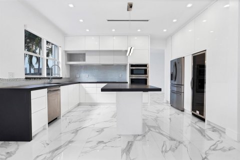Villa ou maison à louer à Miami, Floride: 4 chambres, 250.46 m2 № 1946739 - photo 6