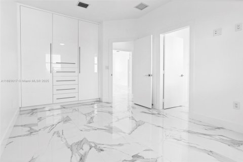 Villa ou maison à louer à Miami, Floride: 4 chambres, 250.46 m2 № 1946739 - photo 24