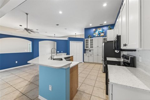 House in Palm Coast, Florida 4 bedrooms, 226.4 sq.m. № 1913602 - photo 7