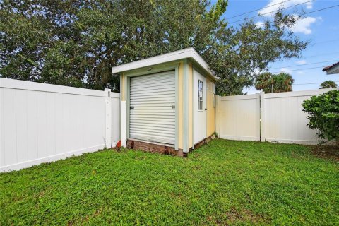House in Palm Coast, Florida 4 bedrooms, 226.4 sq.m. № 1913602 - photo 27
