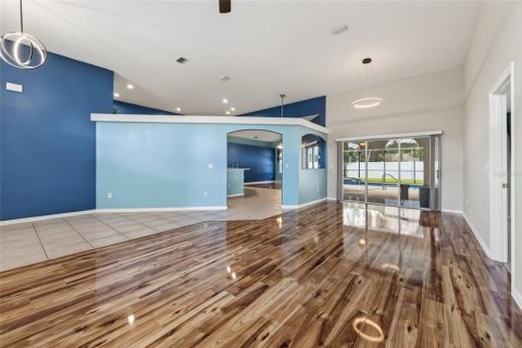 House in Palm Coast, Florida 4 bedrooms, 226.4 sq.m. № 1913602 - photo 4