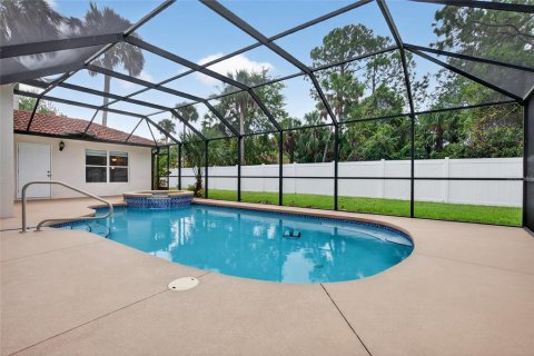House in Palm Coast, Florida 4 bedrooms, 226.4 sq.m. № 1913602 - photo 12