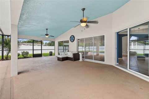 House in Palm Coast, Florida 4 bedrooms, 226.4 sq.m. № 1913602 - photo 11
