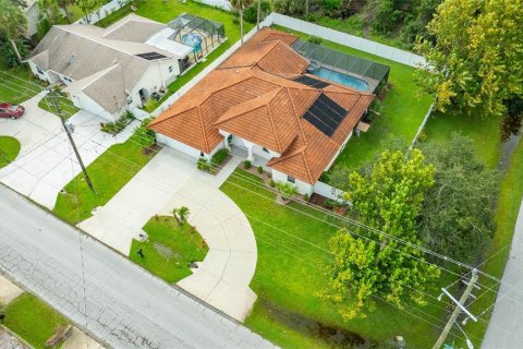 House in Palm Coast, Florida 4 bedrooms, 226.4 sq.m. № 1913602 - photo 29