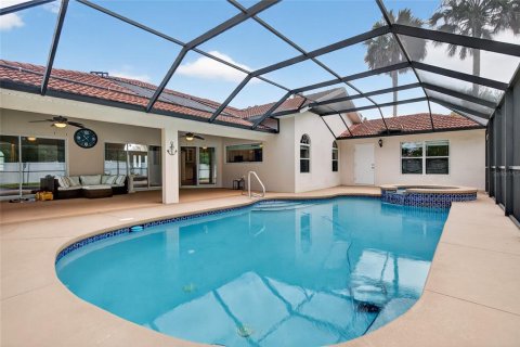 House in Palm Coast, Florida 4 bedrooms, 226.4 sq.m. № 1913602 - photo 13