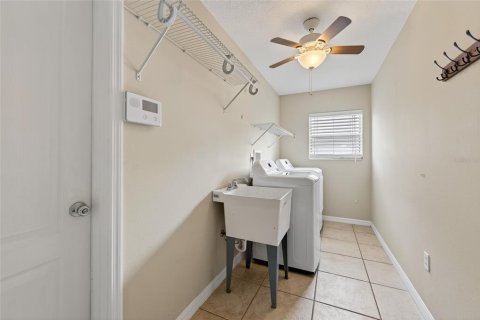 House in Palm Coast, Florida 4 bedrooms, 226.4 sq.m. № 1913602 - photo 24