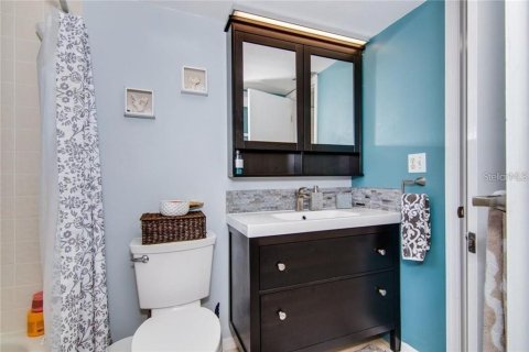 Condo in Saint Petersburg, Florida, 2 bedrooms  № 1801787 - photo 4