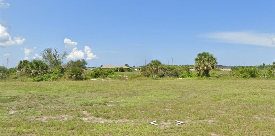 Land in Cape Coral, Florida № 2223930