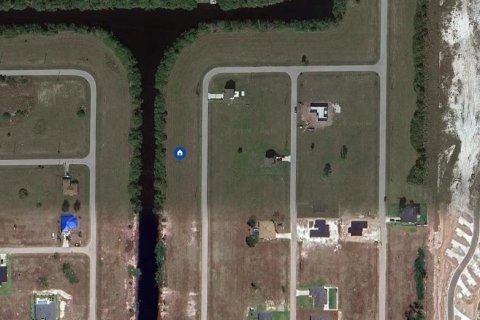 Land in Cape Coral, Florida № 2223930 - photo 4