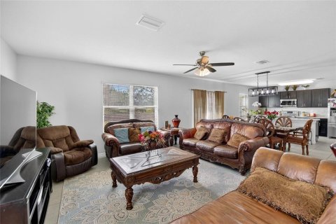 House in Zephyrhills, Florida 4 bedrooms, 225.94 sq.m. № 2155277 - photo 20