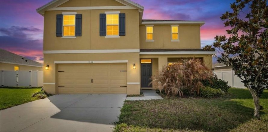 House in Zephyrhills, Florida 4 bedrooms, 225.94 sq.m. № 2155277
