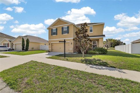 House in Zephyrhills, Florida 4 bedrooms, 225.94 sq.m. № 2155277 - photo 2