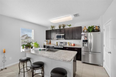House in Zephyrhills, Florida 4 bedrooms, 225.94 sq.m. № 2155277 - photo 12
