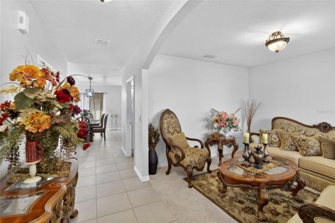 House in Zephyrhills, Florida 4 bedrooms, 225.94 sq.m. № 2155277 - photo 7