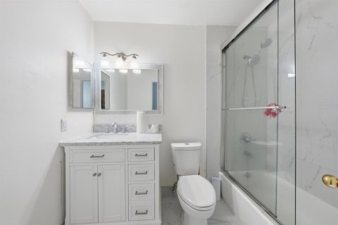 Condo in Tamarac, Florida, 2 bedrooms № 2186606 - photo 18