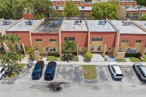 Condo in Tamarac, Florida, 2 bedrooms № 2186606 - photo 23