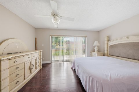 Condo in Tamarac, Florida, 2 bedrooms № 2186606 - photo 14